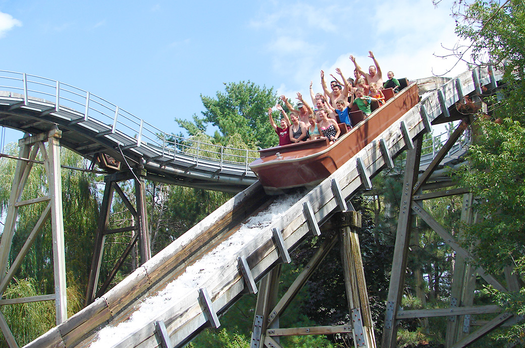 Shoot-the-Chute-Noahs-Arc-Water-Park-WI-USA.jpg