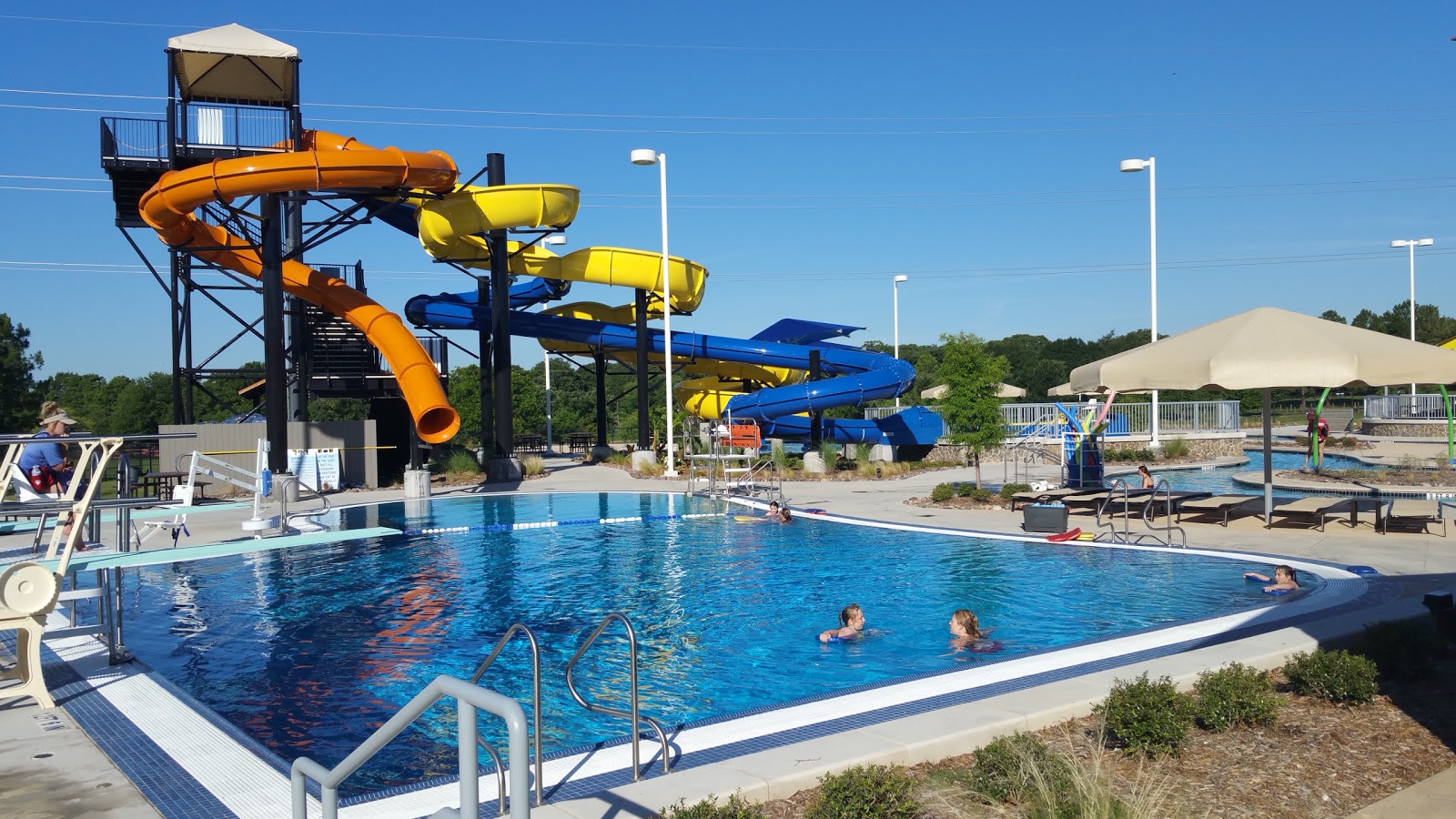 Chisholm Aquatic Center - WhiteWater